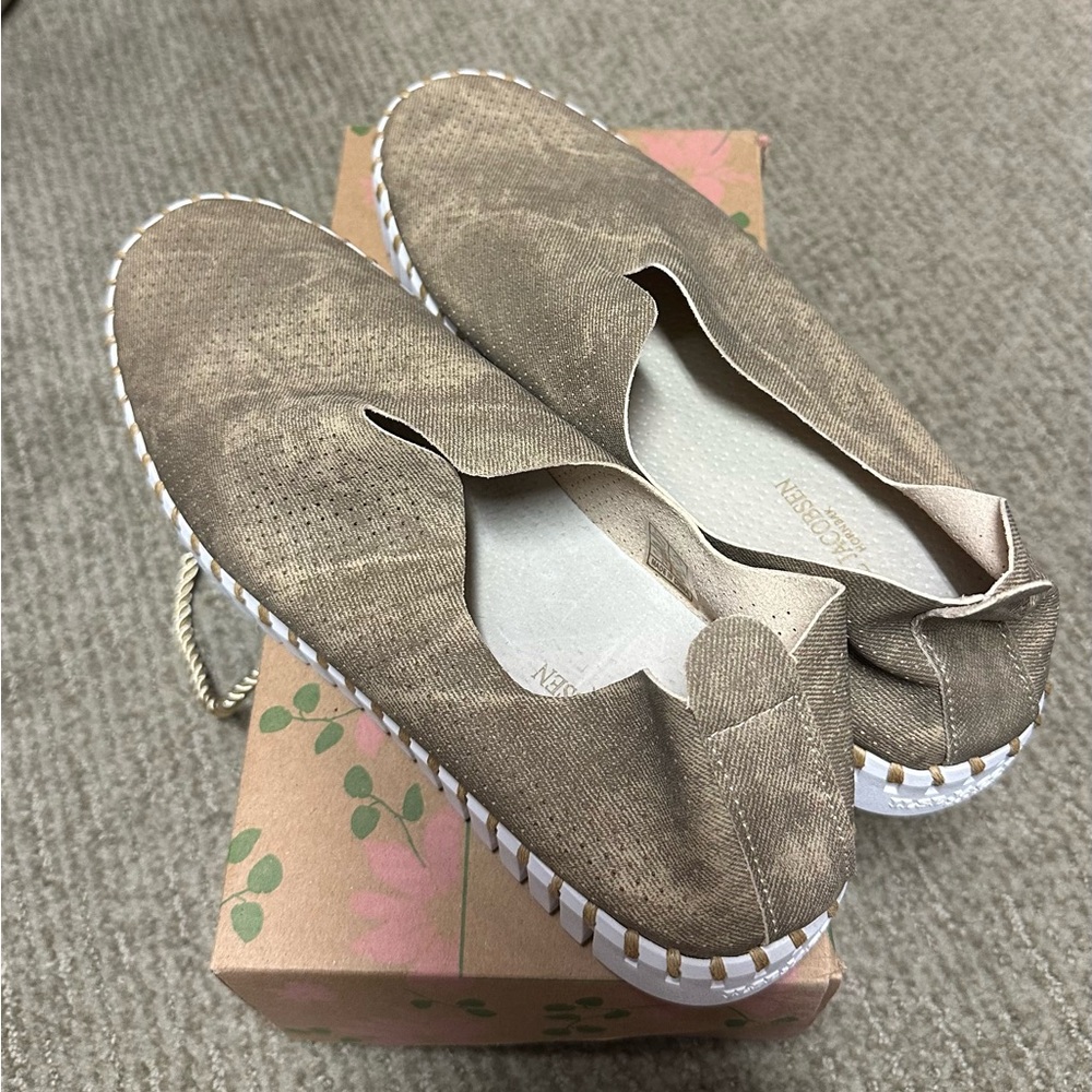 Ilse Jacobsen Tulip 139 Slip On Sneakers Cutout Perforated BRAND NEW IN BOX - Picture 1 of 4
